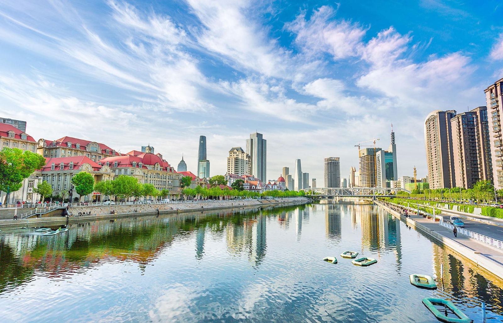 天津，海河之畔的时尚都市之光