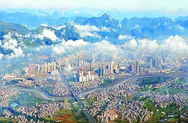 福建之声，向听众朋友们问好